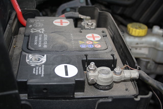 Wie viel Spannung sollte eine Autobatterie haben?